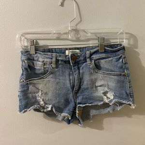 FOREVER 21 DISTRESSED JEAN SHORTS